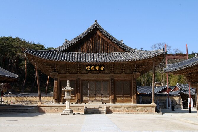 UNESCO Tongdosa Temple + Gourmet Eonyang Style Bulgogi Lunch - Entering Tongdosa through its three gates