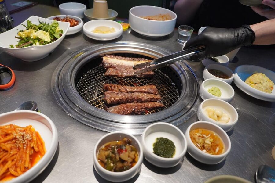 Unique Native Experience : Han River Picnic, Board game, BBQ - Key points to know before booking