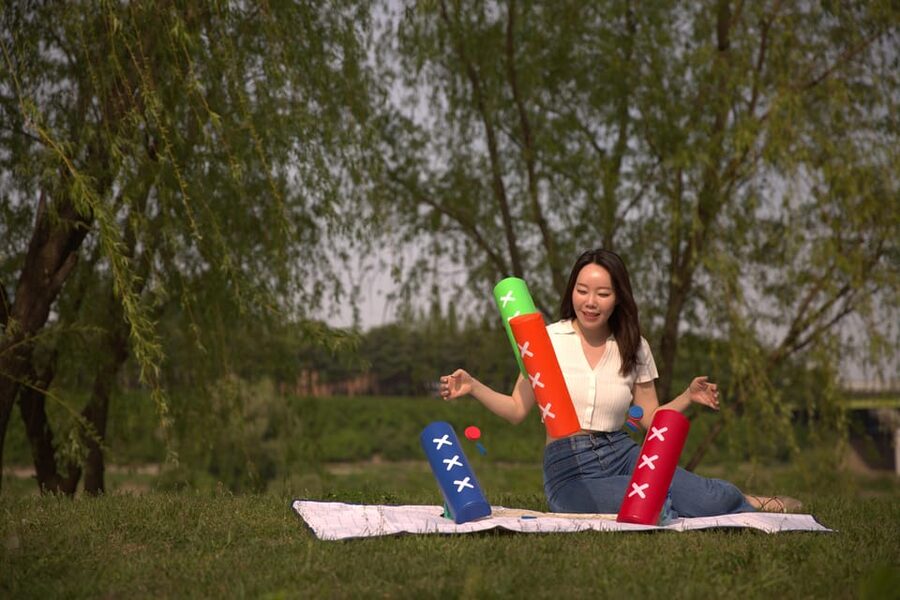 Unique Native Experience : Han River Picnic, Board game, BBQ - Kimbab and a Han River picnic for about 40 minutes