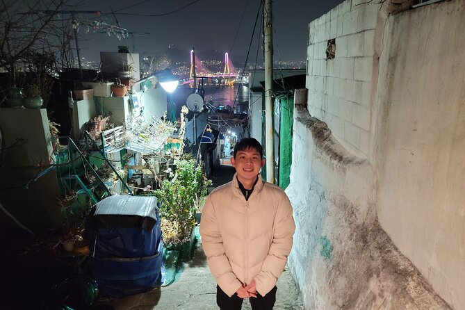 Visit Busan night market and enjoy the night view of Busan harbor - The seafood auction from 10 p.m. to midnight