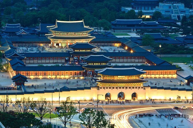Walking Tour with Gyeongbokgung Palace, Bukchon, Insadong - Bukchon Hanok Village and its winding lanes