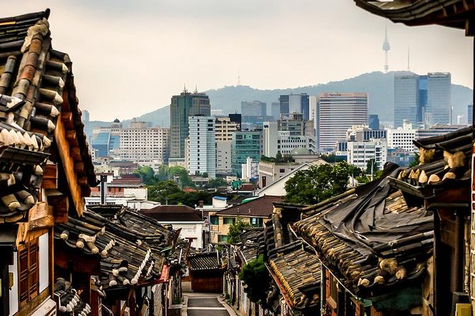 Walking Tour with Gyeongbokgung Palace, Bukchon, Insadong - Walking into Insadong for food and culture