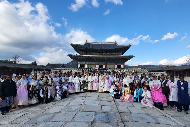 Walking Tour with Gyeongbokgung Palace, Bukchon, Insadong - Gyeongbokgung Palace: the main historical stop