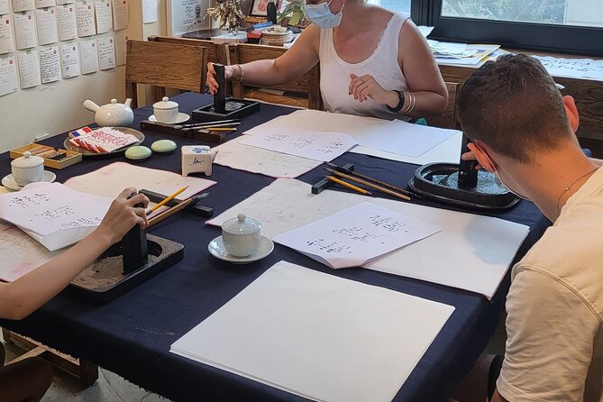 Write a Meaningful Korean Calligraphy Scroll in Insadong - Choosing a phrase for your handmade scroll
