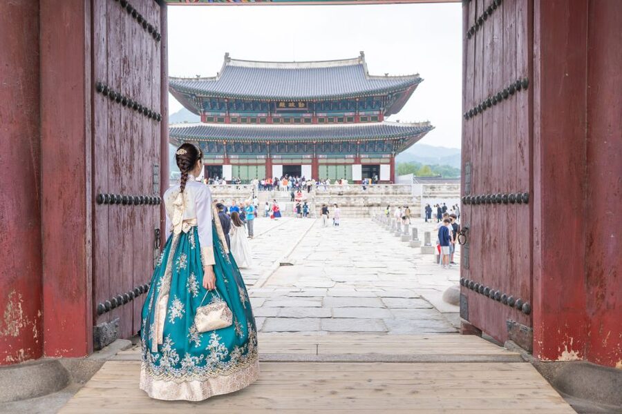 Your Personal Seoul Photographer! - Gyeongbokgung Palace: 40 minutes for grand backgrounds